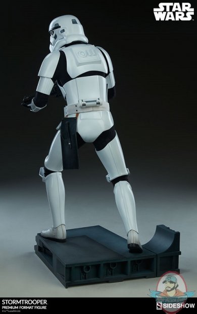 star-wars-stromtrooper-premium-format-figure-sideshow-300526-08.jpg