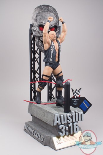 stone-cold-steve-austin-wwe-icon-series-resin-statue-mcfarlane-collectors-club-exclusive-18.jpg