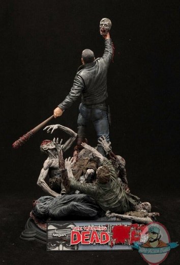 the-walking-dead-comic-negan-resin-statue-mcfarlane-collectors-club-exclusive-16.jpg