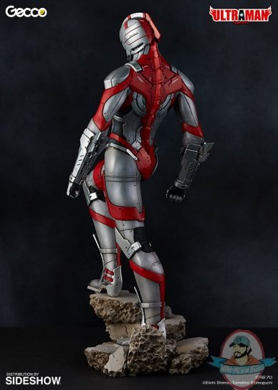 ultraman-statue-gecco-feature-903452-04.jpg